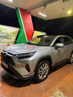 Vând Toyota RAV4 Luxury Premium AWD Hybrid, an fabricație 2023, stare excelentă: - imagine 8 Vând Toyota RAV4 Luxury Premium AWD Hybrid, an fabricație 2023, stare excelentă: - imagine 8