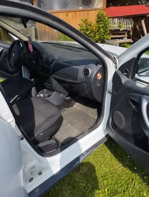 Duster Model 2013...4*4...diesel..115 cp.. Geamuri electrice față...In stare excelenta...213000 kilo