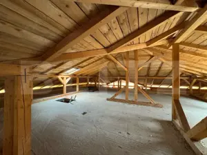 Locuință sau business? Tu alegi – proprietate cu multiple posibilități în Peștiș - imagine 6