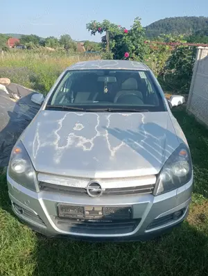 Dezmembrez Opel Astra h 1.7 cdti anul 2005