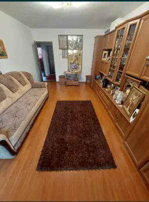 vând apartament 2 camere et.2 in Petroșani Aeroport frt.bine intretinut