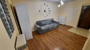 Garsoniera plus garaj de inchiriat 