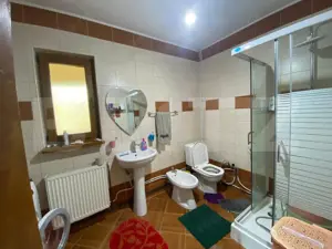 Casă spațioasă cu teren generos de 1910mp Valea Ursului Iasi - imagine 7