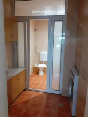 Proprietar dau în chirie apartament cu 2 camere decomandate aflat în casă. - imagine 8