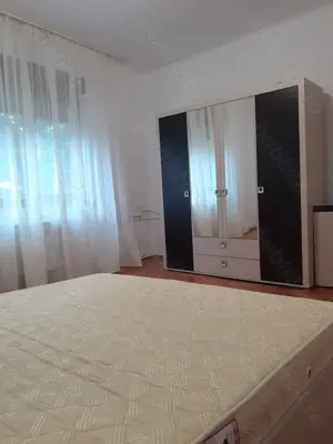 Proprietar dau în chirie apartament cu 2 camere decomandate aflat în casă.
