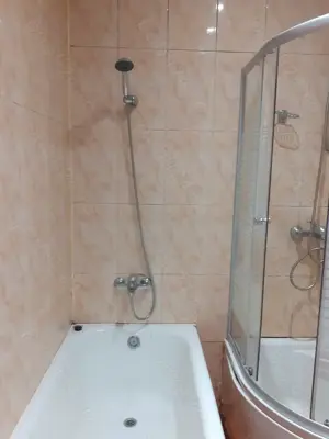 Proprietar dau în chirie apartament cu 2 camere decomandate aflat în casă. - imagine 6
