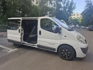 Autoturism Opel Vivaro minibus