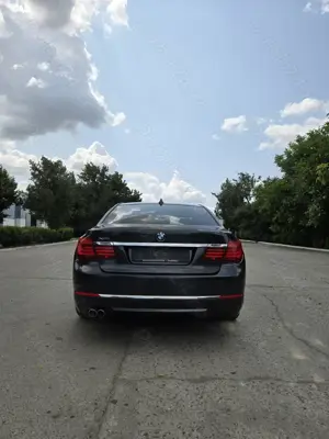 BMW Seria 7 - 730d xDrive - imagine 9