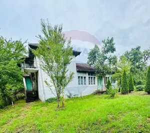 Casă / Vilă cu 5 camere de vânzare în zona Ultracentral