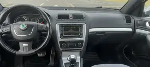 Skoda octavia RS, DSG, Xenon, Navigatie - imagine 9 Skoda octavia RS, DSG, Xenon, Navigatie - imagine 9