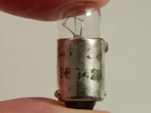 Bec mic cu filament 12 Volti 2 Watti tip SE 7425 - imagine 3