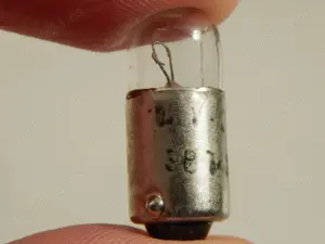 Bec mic cu filament 12 Volti 2 Watti tip SE 7425 - imagine 2