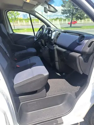 Opel Vivaro 8+1 locuri - imagine 8