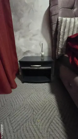 vand 2 noptiere elegante 