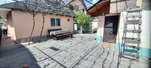 Casă cu 7 camere și 464mp teren în Tecuci