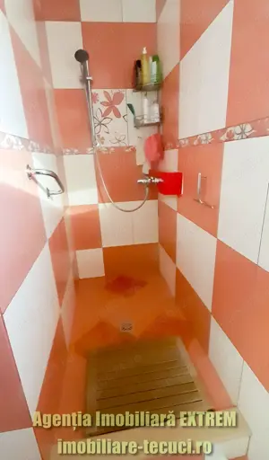 Vilă cu 8 camere şi 700 mp în com. Matca, jud. Galaţi - imagine 20