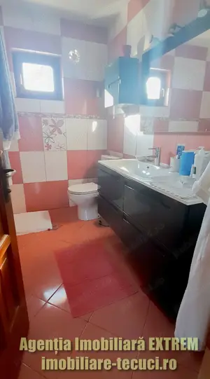 Vilă cu 8 camere şi 700 mp în com. Matca, jud. Galaţi - imagine 18