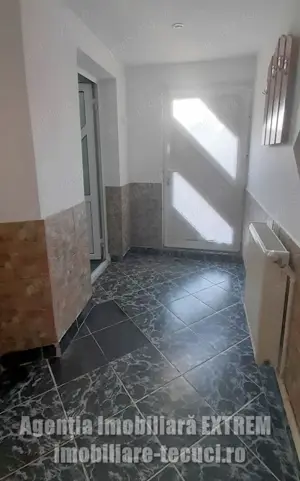 Casa de cărămidă cu 6 camere în Tecuci, 300mp teren în zona podului Bălcescu - imagine 11