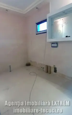 Casă cu 5 camere și 814mp teren, pe strada Salcâmului din Tecuci - imagine 9