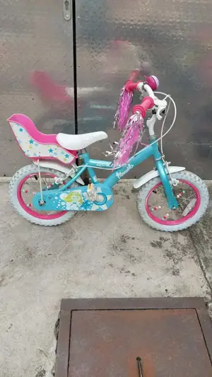 Vind bicicleta pentru fete in stare foarte buna 