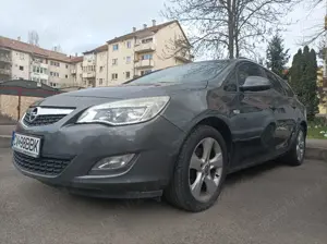 Opel Astra J Sports Tourer - imagine 2
