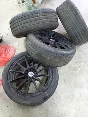 Jenți cu cauciucuri 205/50/R17,jeantă de magneziu  și cauciucuri Uniroyal,