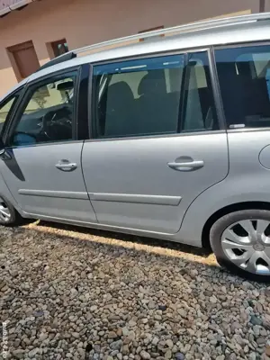 Citroen C4,7locuri,Automat,2litri benzin ,motor aspirant. - imagine 2