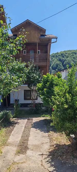 Casă Vilă de vânzare în Comuna Bezdead, Jud. Dâmbovița, Pucioasa ( 42 km de Sinaia )