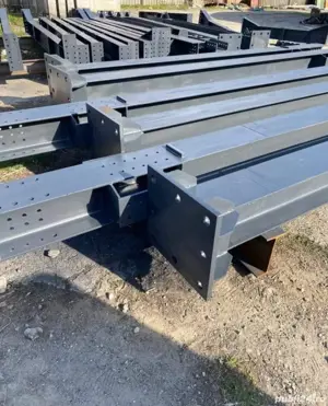 vând hală metalică de pe stoc 