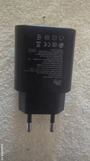 Incarcator si cablu 40 wati si 25 wati super charge cu doua iesiri usb tip c si usb tip usb 35 roni 