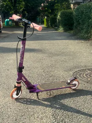 Vând trotinetă copii 6-9 ani.