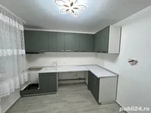 Vând garsoniera decomandata.