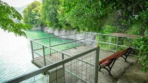 Vând 2 case de vacanță pe malul Lacului Paltinu - imagine 5