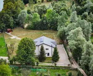 Vând 2 case de vacanță pe malul Lacului Paltinu - imagine 8