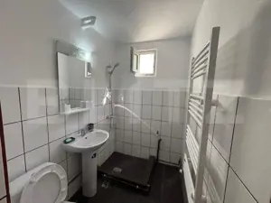 Renovat complet, nelocuit – 2 camere Micro 6, poziție excelentă - imagine 5