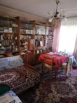 Apartament 3 camere, decomandat, 1 Mai vizavi de Spitalul Nr 1 ,  pe Insula - imagine 2