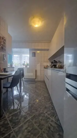 Apartament 91 mp, 3 camere, 2 bai, etaj intermediar, vedere panoramica, Vlahuta