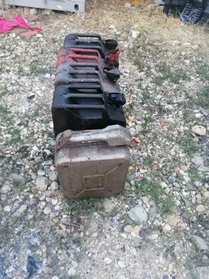 Canistre metal benzina Motorina produse petroliere omologate folosite in armata. aduse din germania - imagine 4