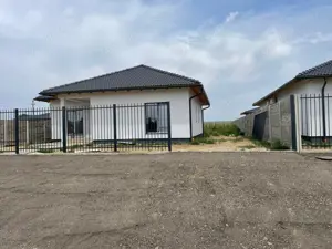 Casa Individuala pe parter in Mosnita, Toate Utilitatile, Drum asfaltat - imagine 3