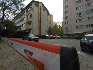 INCHIRIEZ 3 CAMERE bloc nou centrala  utilat mobilat cu terasa 10m bloc 