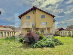 Casa pe 4 Niveluri - Ideală pentru Afaceri sau Reședință Exclusivistă