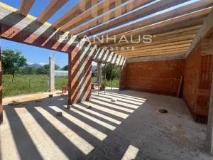 Case individuale Satu Nou de Sus , la rosu / semifinisate , 500 - 700 mp teren - imagine 5