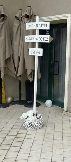 Stalp săgeți semnalizare eveniment 