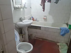 Vanzare-4 camere-p din 4-Militari-V Lunga-decomandat-3 gr sanitare-bl 81-liber-de renovat-130000E - imagine 9 Vanzare-4 camere-p din 4-Militari-V Lunga-decomandat-3 gr sanitare-bl 81-liber-de renovat-130000E - imagine 9