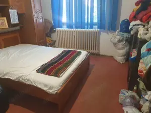 Vanzare-4 camere-p din 4-Militari-V Lunga-decomandat-3 gr sanitare-bl 81-liber-de renovat-130000E - imagine 12 Vanzare-4 camere-p din 4-Militari-V Lunga-decomandat-3 gr sanitare-bl 81-liber-de renovat-130000E - imagine 12