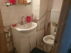 Vanzare-4 camere-p din 4-Militari-V Lunga-decomandat-3 gr sanitare-bl 81-liber-de renovat-130000E - imagine 15 Vanzare-4 camere-p din 4-Militari-V Lunga-decomandat-3 gr sanitare-bl 81-liber-de renovat-130000E - imagine 15