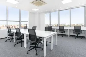 Spațiu de birou privat pentru 5 persoane în Regus Iride Business Centre