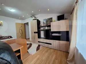 Apartament de vanzare, cu 2 camere decomandat, mobilat, zona Spitalul Judetean