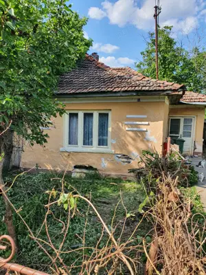 Vând teren cu construcție de demolat în suprafață de 1179 mp in Vladimirescu