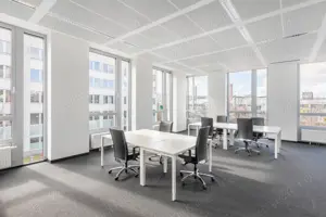 Acces all-inclusive la un spațiu de birou profesional pentru 15 persoane în Regus Iride Business Cen